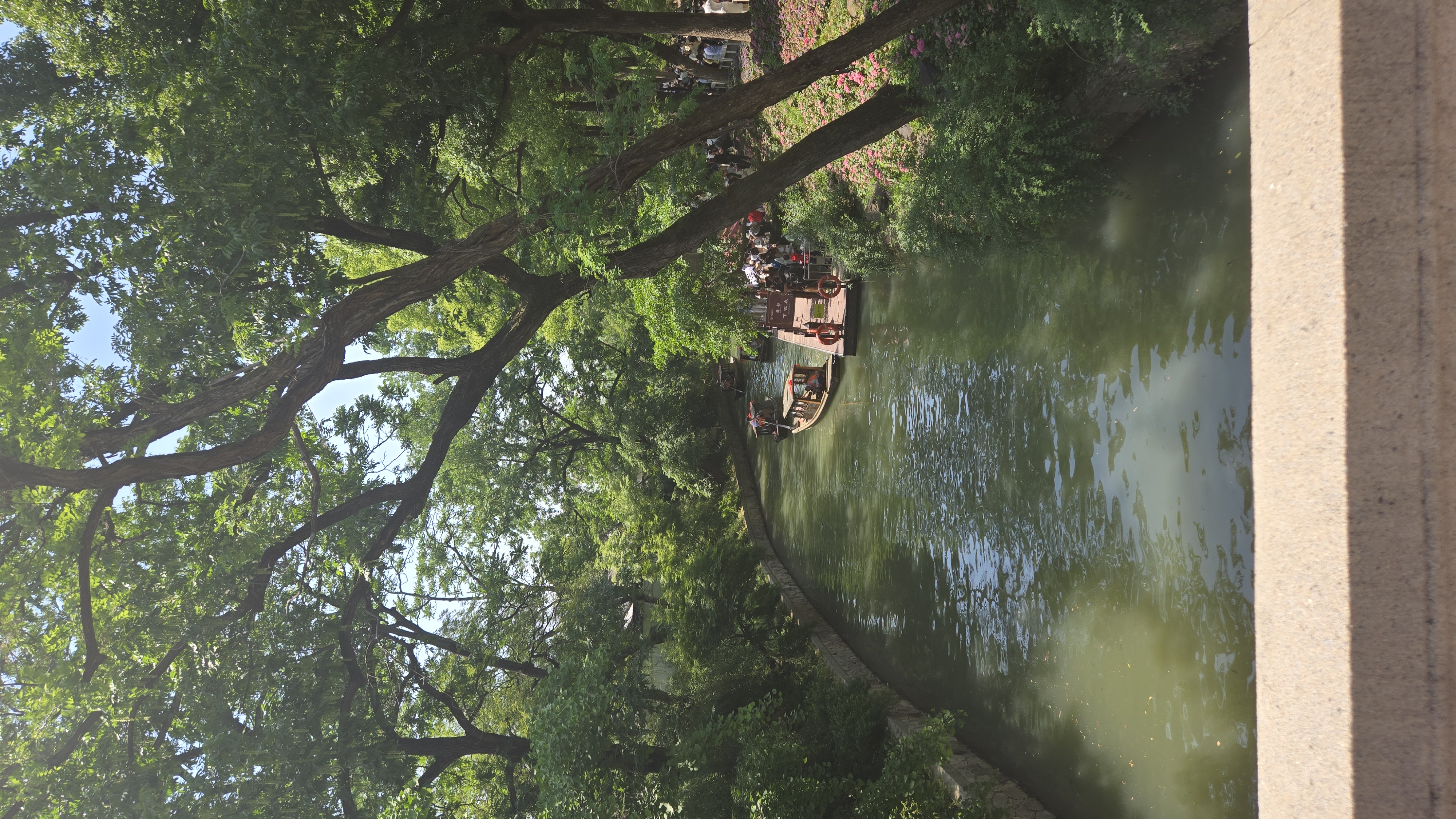 虎丘景区内的游船